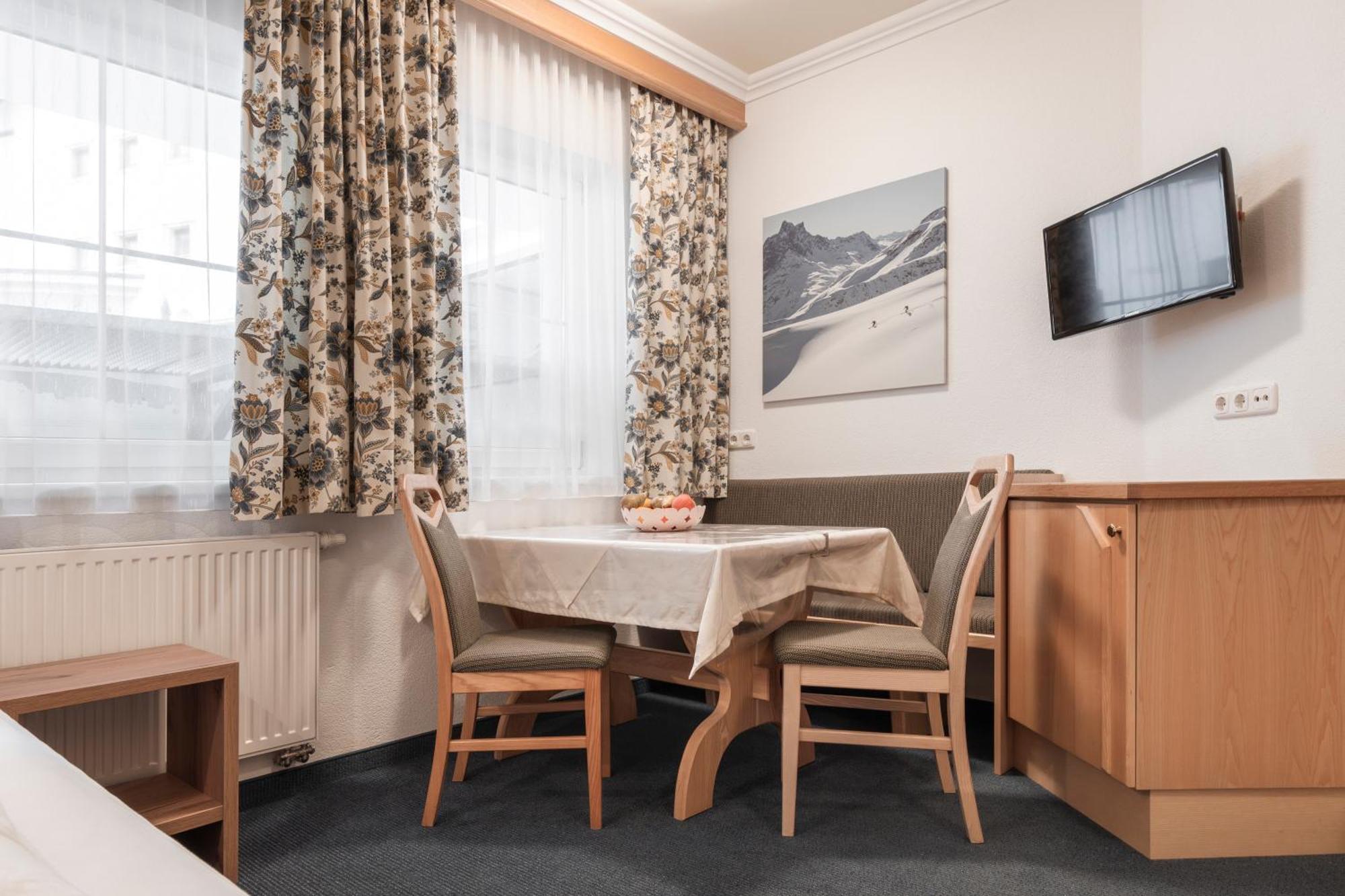 Schmid Rooms & Apartments Ишгъл Екстериор снимка