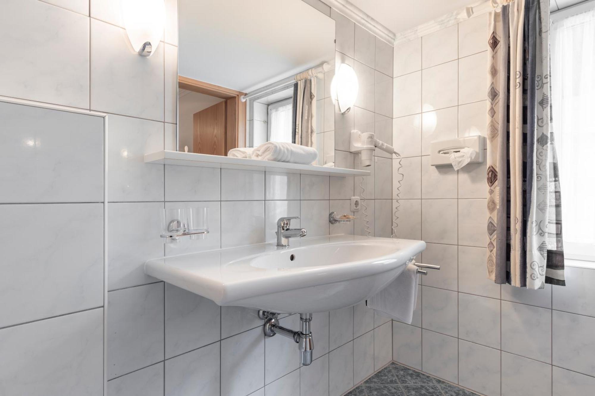 Schmid Rooms & Apartments Ишгъл Екстериор снимка