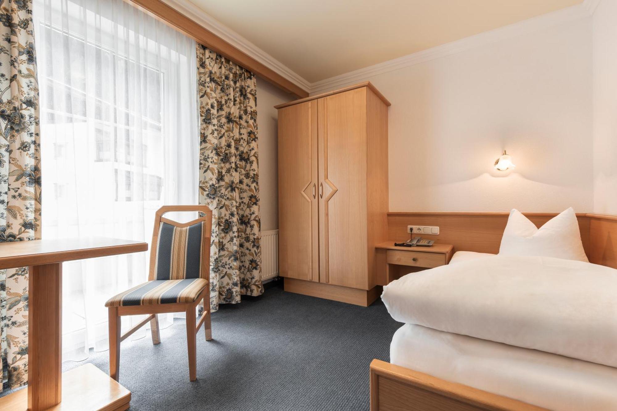 Schmid Rooms & Apartments Ишгъл Екстериор снимка